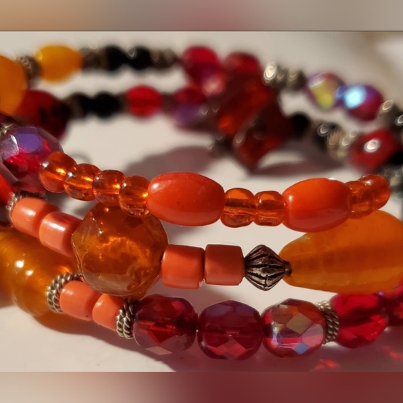 Red Glass Red Heart Ladybug Black Bead Orange Design Memory Wire Bracelet - Picture 5 of 6